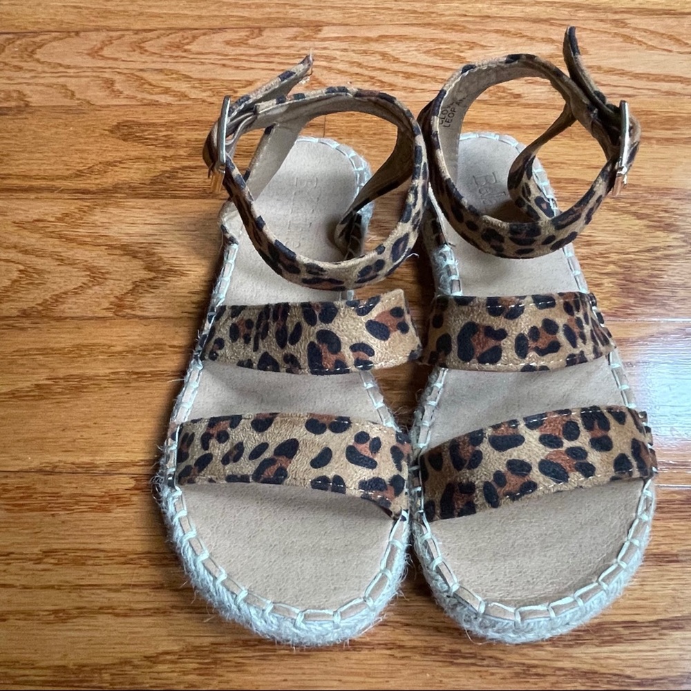 Bella Marie Woman’s leopard print size 6 sandals